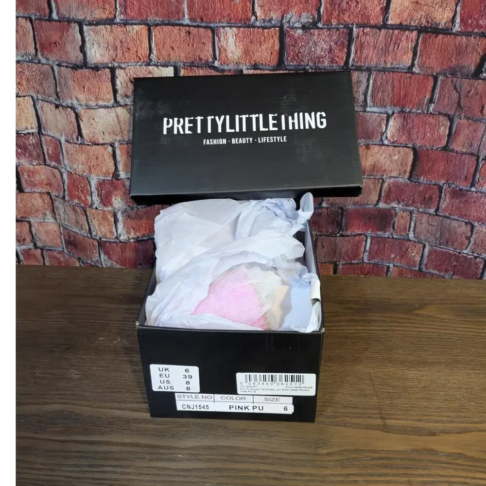 NWT Pretty Little Thing Pink Square Toe Strappy  Block Heeled Sandals Size 6
